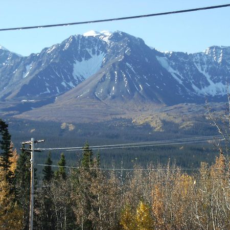 Parkside Inn Haines Junction Buitenkant foto