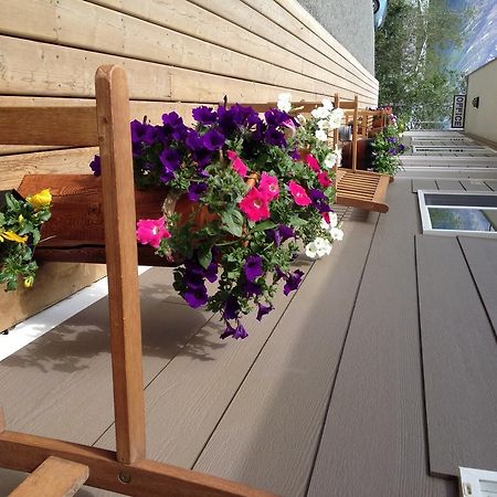 Parkside Inn Haines Junction Buitenkant foto
