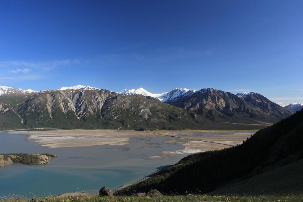 Parkside Inn Haines Junction Buitenkant foto
