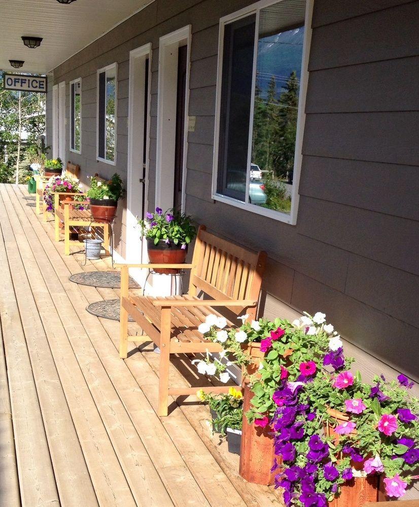 Parkside Inn Haines Junction Buitenkant foto