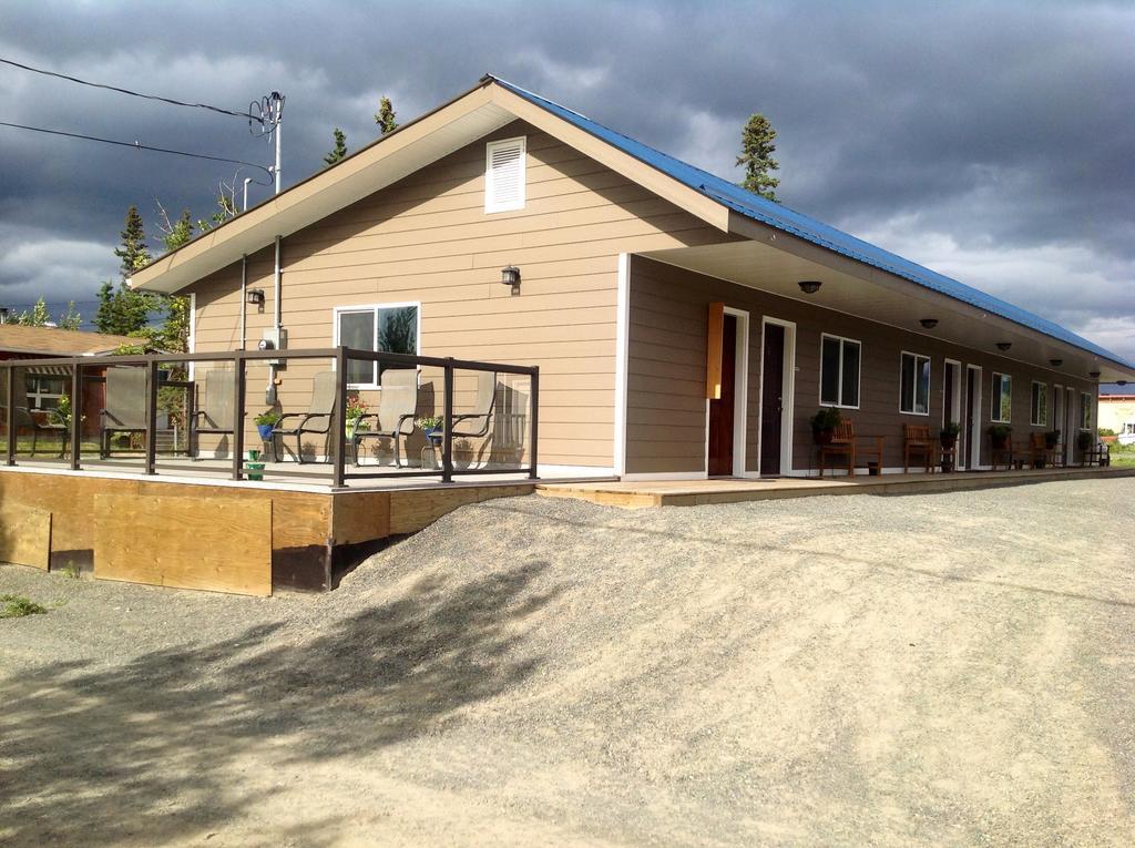 Parkside Inn Haines Junction Buitenkant foto