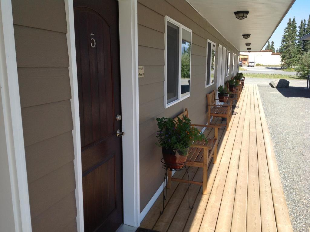 Parkside Inn Haines Junction Buitenkant foto
