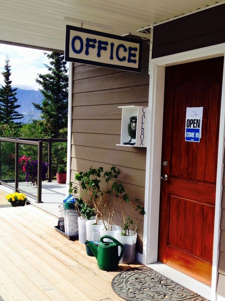 Parkside Inn Haines Junction Buitenkant foto